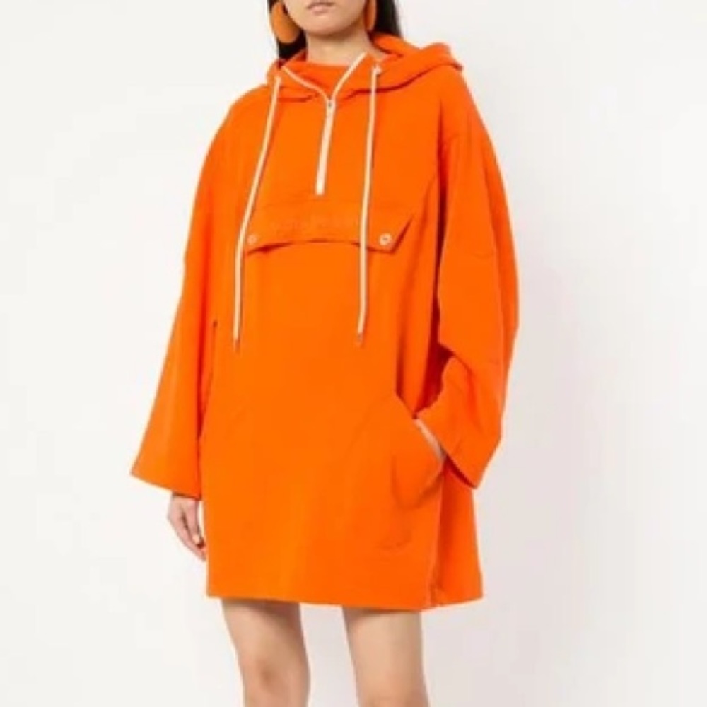 HOODIE-STYLE DRESS
Orange stretch cotton from WALK OF SHAME M